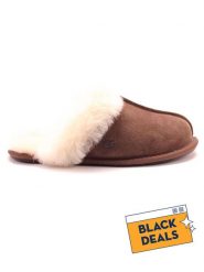 UGG Kapcie "Scuffette II" w kolorze brązowym z wełny jagnięcej rozmiar: 36. Brązowe obuwie domowe UGG, bez wzorów, z wełny, bez zapięcia. Za 246.53 zł.