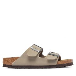 Klapki Birkenstock. Brązowe klapki Birkenstock, bez wzorów, bez obcasa. Za 399.99 zł.