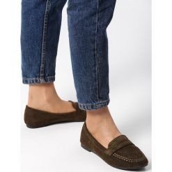 Zielone Mokasyny Zoeys. Zielone mokasyny Born2be, bez wzorów, z okrągłym noskiem, bez obcasa. Za 59.99 zł.