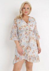 Jasnoniebieska Sukienka Sophassa. Niebieskie sukienki Born2be, na imprezę, na lato, l, z aplikacjami, eleganckie, bez kołnierzyka, bez ramiączek, mini, kopertowe. Za 29.99 zł.