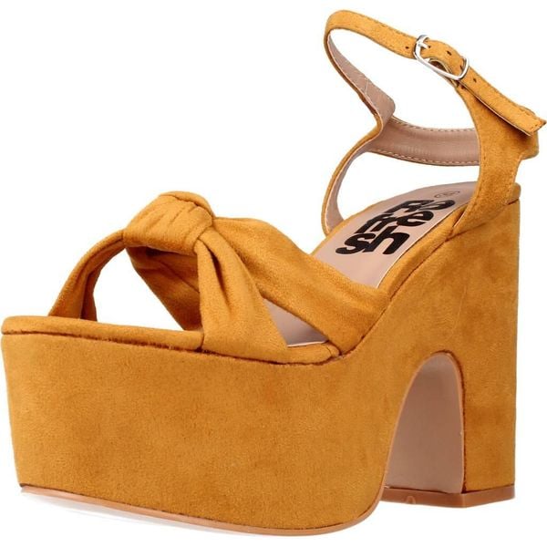 Sandały REFRESH 069723r Żółty. Żółte sandały Refresh, bez wzorów, ze skóry, bez obcasa, bez zapięcia. Za 109.99 zł.