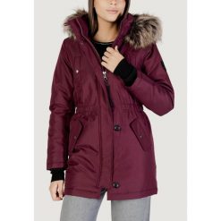 Parka Kobieta ONLY ONLIRIS FUR WINTER PARKA CC 2023 OTW. Czerwone parki Only, na zimę, bez kaptura. W wyprzedaży za 335.20 zł.