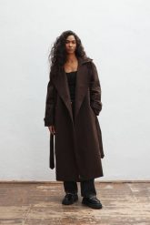 Klasyczny bawełniany trencz w kolorze DARK CHOCOLATE -VENICE-M/L. Czarne płaszcze Marsala, l, bez wzorów, z bawełny, bez kaptura. Za 1,299.90 zł.