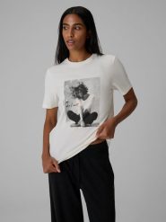 4F T-shirt relaxed z nadrukiem damski - kremowy XL. Białe t-shirty 4f, m, bez wzorów, z bawełny, bez kołnierzyka, bez ramiączek. Za 79.99 zł.