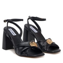Sandały Steve Madden. Czarne sandały Steve Madden, bez wzorów, bez obcasa, na słupku, bez zapięcia. Za 519.99 zł.