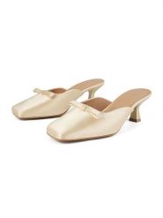 Loft37 Klapki w kolorze kremowym rozmiar: 40. Brązowe klapki loft37, bez wzorów, bez obcasa, na szpilce. Za 347.99 zł.