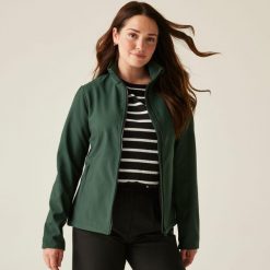 Softshell roboczy damski Ablaze. Zielone kurtki sportowe Regatta, na jesień, bez wzorów, z softshellu, bez kaptura, trekkingowe. Za 199.99 zł.