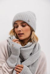 WEŁNIANA CZAPKA GILDA JASNO SZARA One size - Flawless. Szare czapki Flawless, bez wzorów, z kaszmiru. Za 195.50 zł.