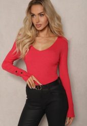 Czerwony Sweter z Wiskozą Ozdobiony Guzikami z Trójkątnym Dekoltem Attecca. Czerwone swetry Renee, na zimę, m, bez wzorów, z wiskozy, bez ramiączek. Za 84.99 zł.