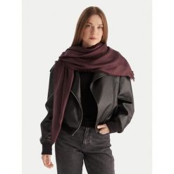 Szal Calvin Klein. Czerwone szaliki Calvin Klein, bez wzorów. Za 259.99 zł.