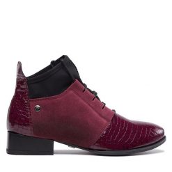 Botki Maciejka. Czerwone botki Maciejka, bez wzorów, bez obcasa, na płaskiej podeszwie, bez zapięcia. Za 449.99 zł.