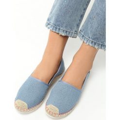 Niebieskie Espadryle Enjoy The Silence. Niebieskie espadryle Born2be, bez wzorów, z denimu, bez obcasa, na płaskiej podeszwie, bez zapięcia. Za 29.99 zł.