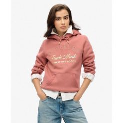 Luksusowa bluza z kapturem z metalicznym logo. Czerwone bluzy Superdry, bez wzorów, z kapturem. W wyprzedaży za 310.50 zł.