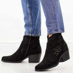 Czarne botki damskie, kowbojki S.Barski 8012. Czarne botki S.BARSKI, na jesień, bez wzorów, z jeansu, bez obcasa, na obcasie, bez zapięcia. Za 229.00 zł.