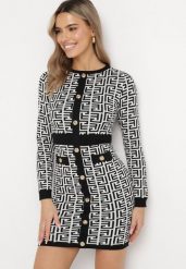 Biała Sweterkowa Sukienka Mini o Geometrycznym Wzorze Ozdobiona Guzikami i Czarnymi Wstawkami Taiwa. Białe sukienki Born2be, m, bez wzorów, z dzianiny, eleganckie, bez kołnierzyka, bez ramiączek, mini. Za 39.99 zł.