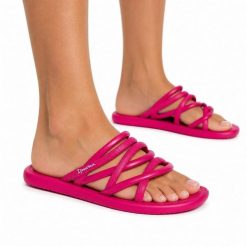 Klapki damskie Ipanema 83606 MEU SOL SLIDER FEM. Czerwone klapki Ipanema, bez wzorów, z materiału, bez obcasa. Za 45.00 zł.