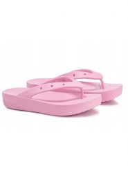 Crocs Japonki "Classic" w kolorze jasnoróżowym rozmiar: 42/43. Różowe klapki Crocs, bez wzorów, bez obcasa, na platformie. Za 125.45 zł.
