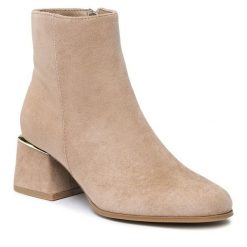 Botki Jenny Fairy. Brązowe botki Jenny Fairy, bez wzorów, bez obcasa, na słupku, bez zapięcia. Za 149.99 zł.