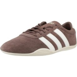 Buty ADIDAS GRAND COURT LO Brązowy. Brązowe trekkingi Adidas, z materiału, trekkingowe. Za 327.20 zł.