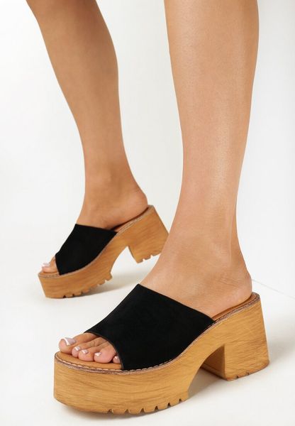 Czarne Klapki na Słupku i Platformie z Szerokim Paskiem Morga. Czarne klapki Born2be, bez wzorów, bez obcasa, na obcasie. Za 119.99 zł.