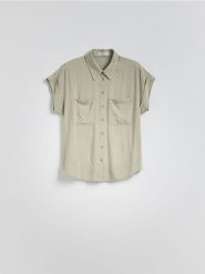 Koszula z krótkim rękawem - oliwkowy. Zielone koszule Reserved, l, bez wzorów, z wiskozy, bez kołnierzyka, bez ramiączek. Za 79.99 zł.
