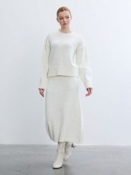 BGN Sweter w kolorze kremowym rozmiar: 38. Brązowe swetry BGN, bez wzorów, bez ramiączek. Za 86.99 zł.