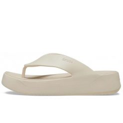 Klapki Crocs Getaway Platform Flip W Damskie. Brązowe klapki Crocs, bez wzorów, bez obcasa, na koturnie. Za 199.99 zł.