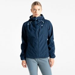 Kurtka turystyczna przeciwdeszczowa damska Mountain Series Breathe Easy. Niebieskie kurtki sportowe Dare 2b, bez wzorów, bez kaptura, trekkingowe. W wyprzedaży za 599.99 zł.