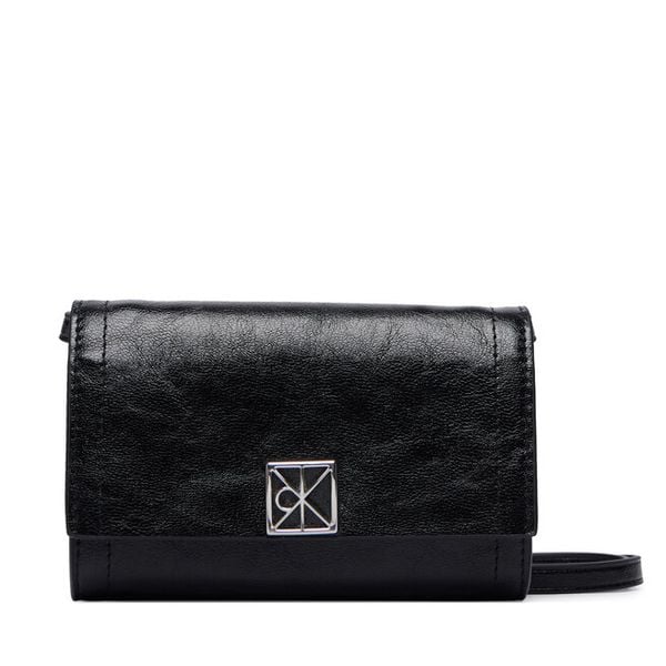 Torebka Calvin Klein. Czarne listonoszki Calvin Klein, bez wzorów, bez dodatków. Za 289.99 zł.