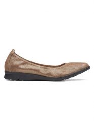 Clarks Skórzane baleriny w kolorze jasnobrązowym rozmiar: 40. Brązowe baleriny Clarks, bez wzorów, bez obcasa. Za 135.95 zł.