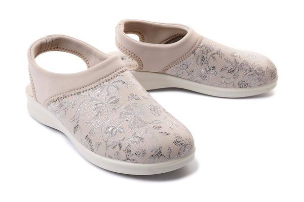 SANITAL FLEX 8232.36 beige, sandały damskie. Brązowe sandały Sanital-Flex, bez wzorów, bez obcasa, na koturnie, bez zapięcia. Za 151.92 zł.