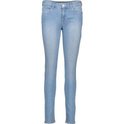 Dżinsy - Skinny fit - w kolorze błękitnym. Niebieskie jeansy Wrangler, l, z aplikacjami. W wyprzedaży za 158.95 zł.