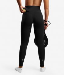 Legginsy sportowe damskie eleganckie. Czarne legginsy NORDICDOTS, bez wzorów, z materiału, z standardowym stanem. Za 365.00 zł.