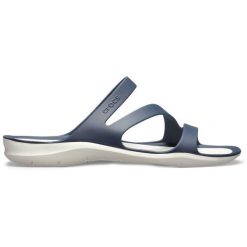 Klapki damskie Crocs Swiftwater. Białe klapki Crocs, bez wzorów, z materiału, bez obcasa. Za 228.00 zł.