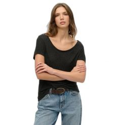 Koszulka damska Superdry Studios. Czarne bluzki Superdry, bez wzorów, klasyczne, bez kołnierzyka, bez ramiączek. Za 122.25 zł.