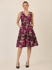 APART Sukienka w kolorze czarno-fioletowym rozmiar: 42. Czarne sukienki Apart, bez wzorów, bez kołnierzyka, bez ramiączek, midi. Za 339.99 zł.