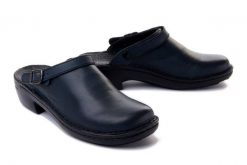 JOSEF SEIBEL 95920 23 540 Betsy abisso, klapki damskie. Niebieskie klapki Josef Seibel, bez wzorów, ze skóry, bez obcasa. Za 329.90 zł.