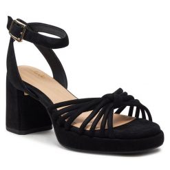 Sandały Clarks. Czarne sandały Clarks, bez wzorów, bez obcasa, na słupku, bez zapięcia. Za 679.99 zł.