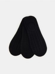 Prążkowane skarpetki 3 pack - czarny. Czarne skarpety Sinsay, bez wzorów, prążkowane. Za 9.99 zł.