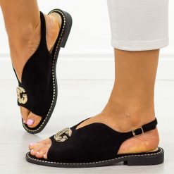 Czarne zamszowe sandały damskie Potocki 43329. Czarne sandały POTOCKI, z aplikacjami, z jeansu, eleganckie, bez obcasa, na płaskiej podeszwie, bez zapięcia. Za 139.00 zł.