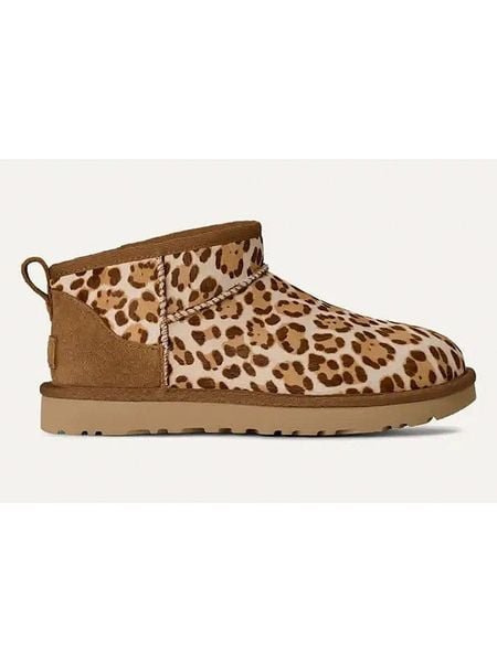 UGG Skórzane botki "Classic Ultra Mini" w kolorze jasnobrązowo-beżowym rozmiar: 38. Brązowe botki UGG, bez wzorów, bez obcasa, bez zapięcia. Za 629.95 zł.