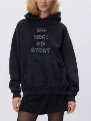 Bluza z napisami - czarny. Czarne bluzy Reserved, l, bez wzorów, z bawełny, bez kaptura. Za 159.99 zł.