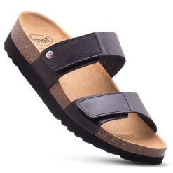 Klapki damskie lifestylowe SCHOLL LUSAKA 2.0 sandały na lato. Czarne sandały Scholl, bez wzorów, sportowe, bez obcasa, bez zapięcia. Za 358.30 zł.