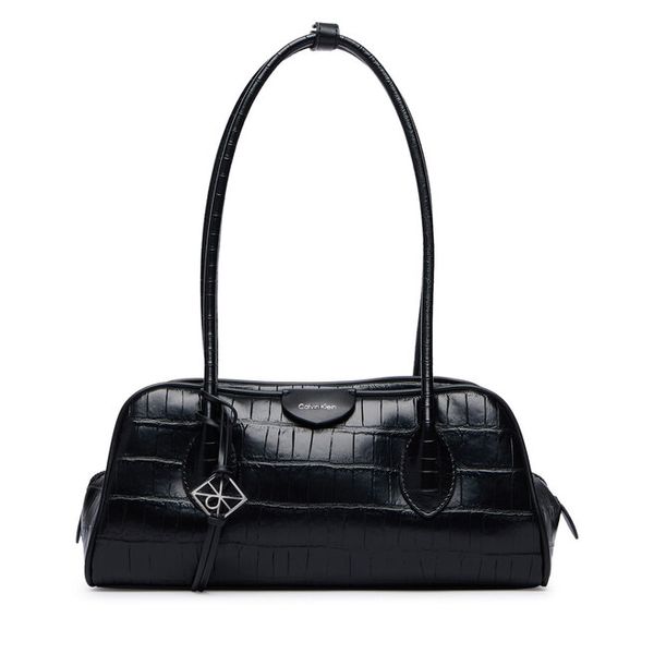 Torebka Calvin Klein. Czarne torebki klasyczne Calvin Klein, bez wzorów, bez dodatków. Za 649.99 zł.