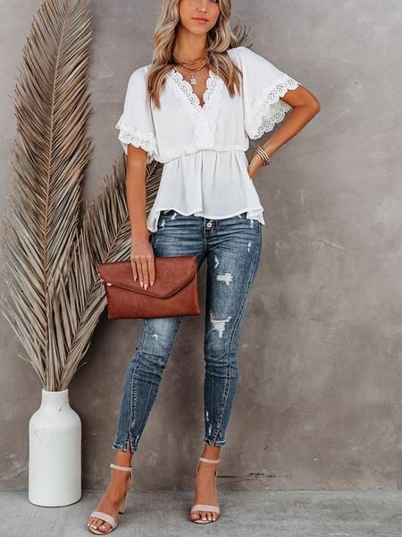 Milan Kiss Bluzka w kolorze białym rozmiar: M. Białe bluzki Milan Kiss, m, bez wzorów, z koronki, bez kołnierzyka, bez ramiączek. Za 122.38 zł.