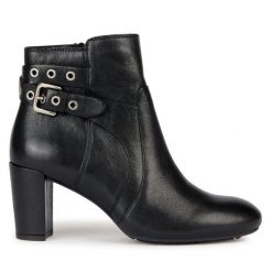 Botki Geox. Czarne botki Geox, bez wzorów, bez obcasa, na słupku, bez zapięcia. Za 649.99 zł.