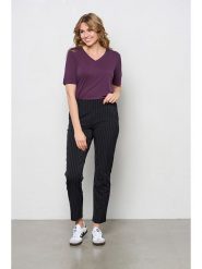&Co Woman Koszulka "Veronica" w kolorze ciemnofioletowym rozmiar: M. Różowe bluzki &Co Woman, m, bez wzorów, bez kołnierzyka, bez ramiączek. Za 78.10 zł.