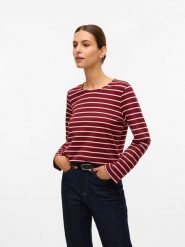 Vero Moda Koszulka w kolorze czerwonym rozmiar: S. Czerwone bluzki Vero Moda, s, bez wzorów, bez kołnierzyka, bez ramiączek. Za 88.02 zł.