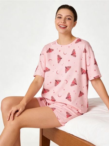 Piżama dwuczęściowa w ćmy - różowy. Czerwone piżamy Sinsay, bez wzorów, bez ramiączek. Za 39.99 zł.