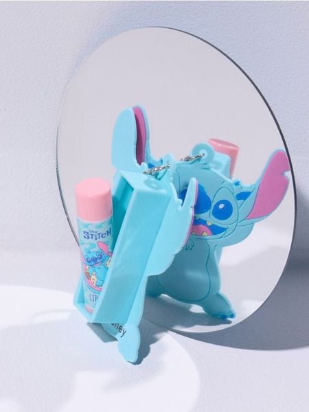 Balsam do ust z brelokiem Stitch - wielobarwny. Balsamy do ust Sinsay. W wyprzedaży za 11.99 zł.